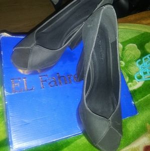 New size 7 1/2 El Fahrenheit black chunky heel pee